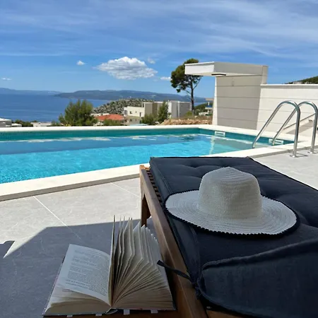 Willa White Stone Makarska