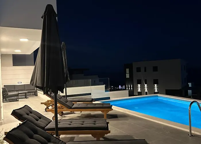 White Stone ماكارسكا